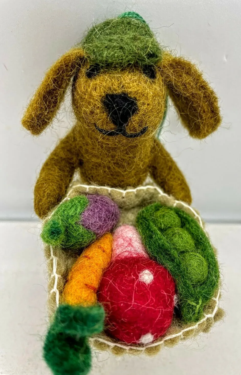 3bPrimitive-Folk-Art-Handmade-Felted-Wool-Gardening-Dog-with-Vegetables-Ornaments_1