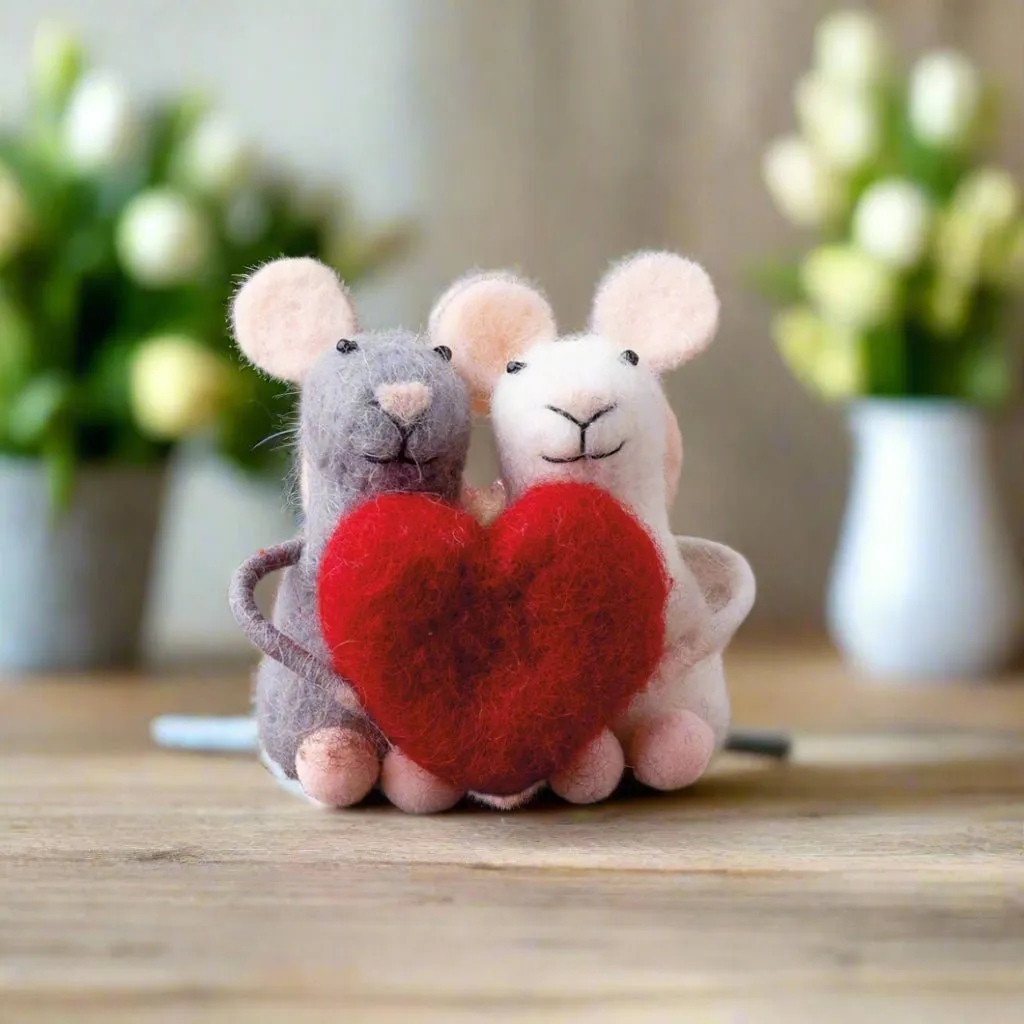5iPrimitive-Felt-Mouse-Valentines-Mouse-Couple-w-Heart-Ornament