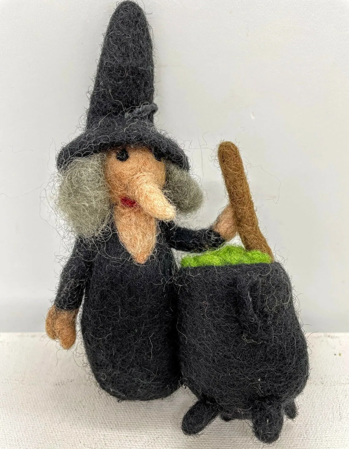 8gPrimitive-Folk-Art-Handmade-Felted-Wool-Witch-w-Cauldron-Halloween-Ornaments_1